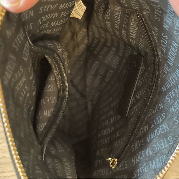 Steve Maden floral purse with gold tone hardware - Picture 2 of 11